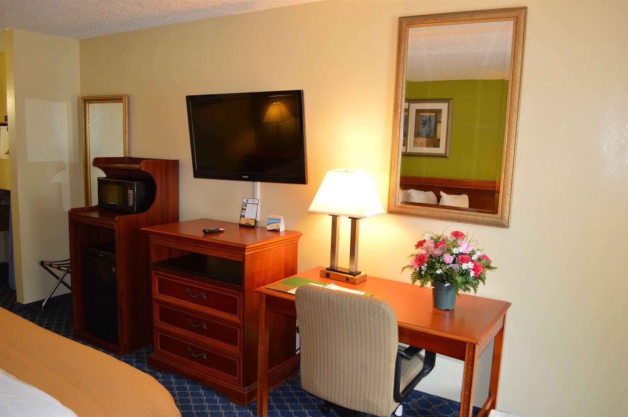 Quality Inn Midtown Savannah Esterno foto